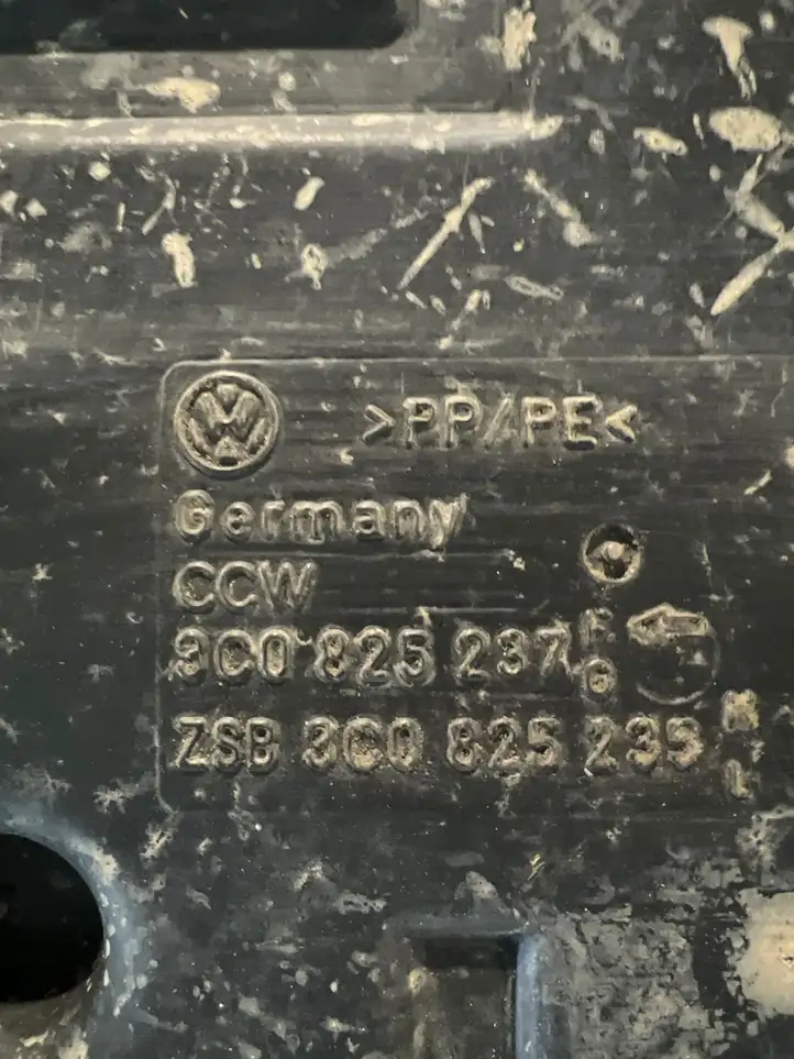 Volkswagen PASSAT B6 (2005 - 2010) 3C0825235 Защита двигателя — фото 3