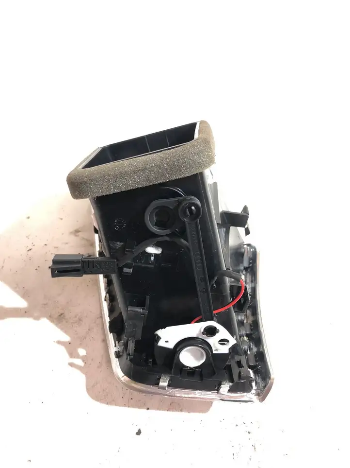 Audi Q5 SQ5 (2008 - 2012) 8R2820902C Боковой воздушный дефлектор — фото 2