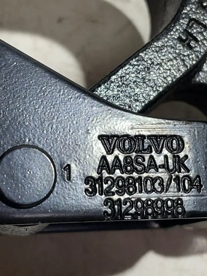 Volvo V70 (2007 - 2013) 31298998 Петли крышки багажника — фото 3