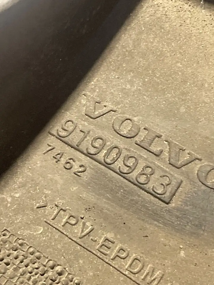 Volvo XC70 (2004 - 2007) 9190983 Дефлектор воздуха — фото 1