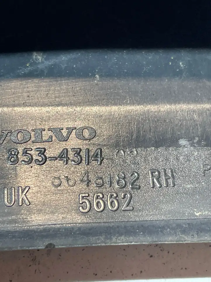 Volvo XC70 (2004 - 2007) 8646182 Крышка рейлинга — фото 3