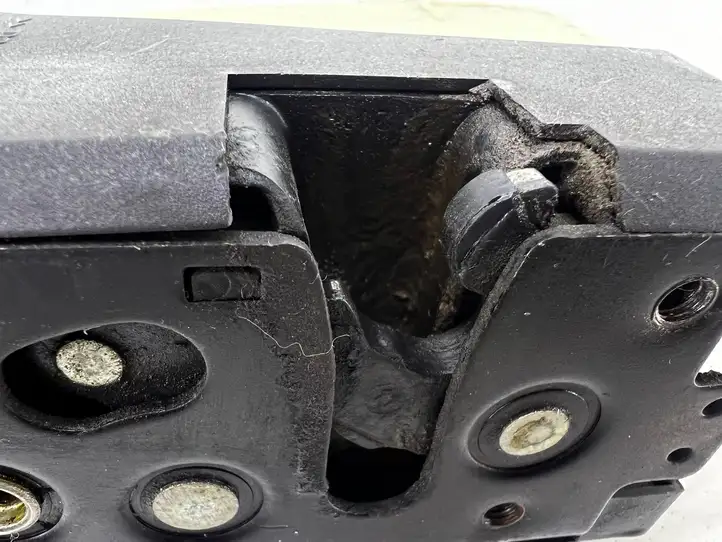 Volkswagen Sharan (2000 - 2003) 93BG220A20 Замок задней двери — фото 3