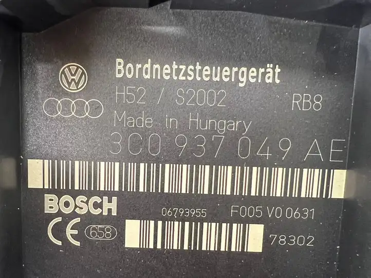Volkswagen PASSAT B6 (2005 - 2010) 3C0937049 Блок предохранителей — фото 8