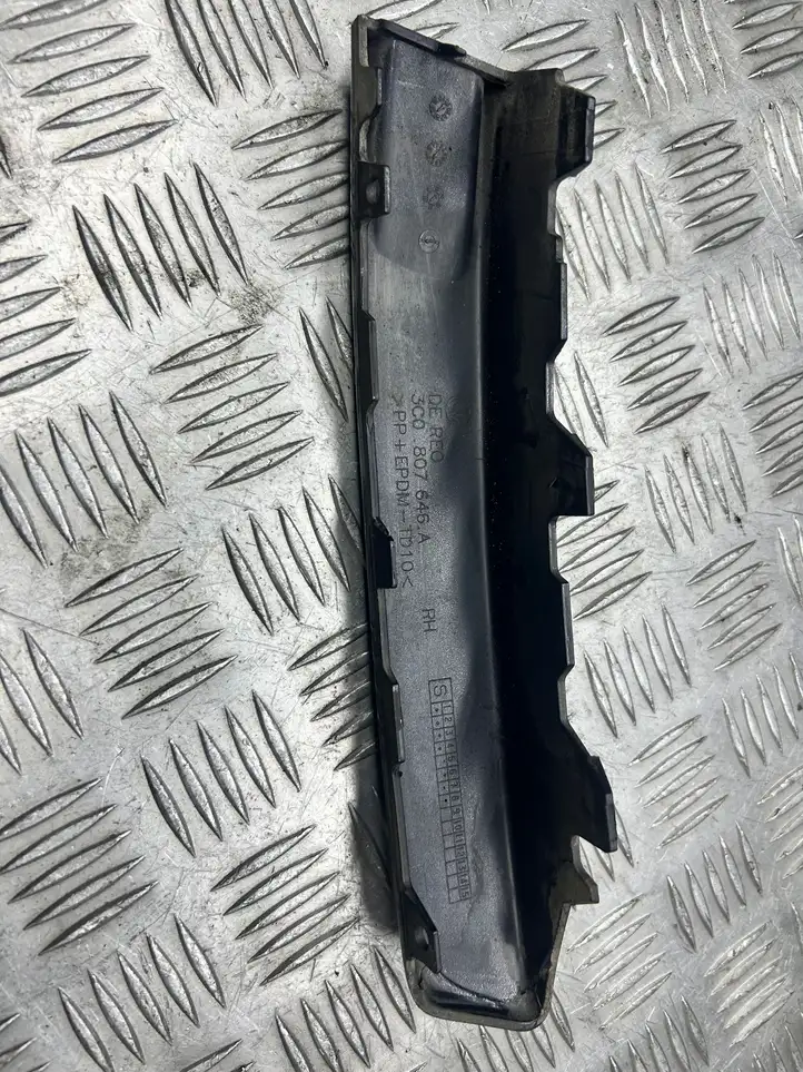 Volkswagen PASSAT B6 (2005 - 2010) 3C0807646A Молдинг переднего бампера — фото 2