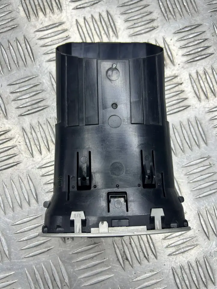 Ford Focus (2005 - 2008) 4M51A014L21 Центральный воздушный дефлектор — фото 3