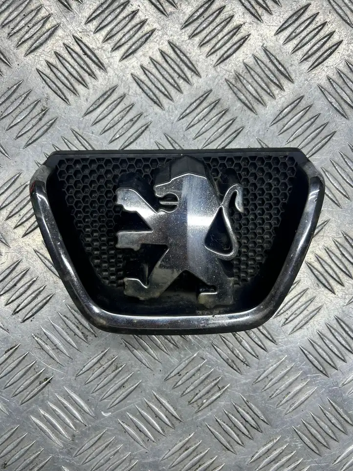 Peugeot 206 (1998 - 2012) 9628688677 Эмблема автомобиля — фото 3