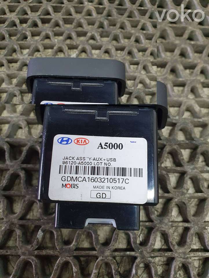 Hyundai i30 (2015 - 2017)  96120A5000 Разъем USB