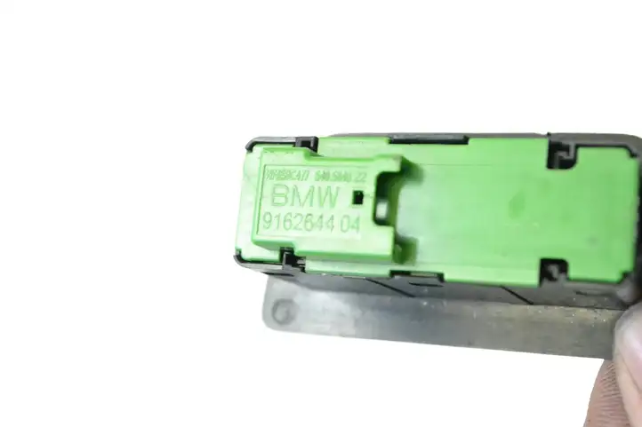 BMW 6 F12 F13 (2010 - 2018) 9162644 Кнопка фаркопа в багажнике — фото 5