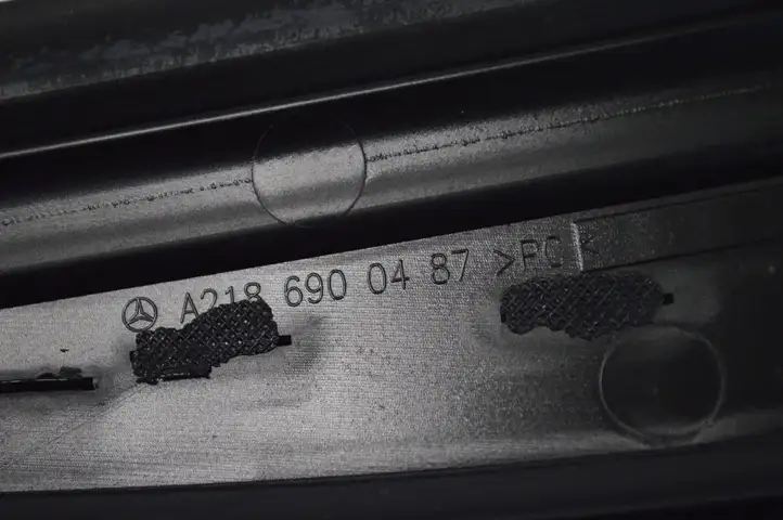 Mercedes-Benz CLS C218,X218 (2011 - 2017) A2186900487 Накладка стекла задней двери — фото 5