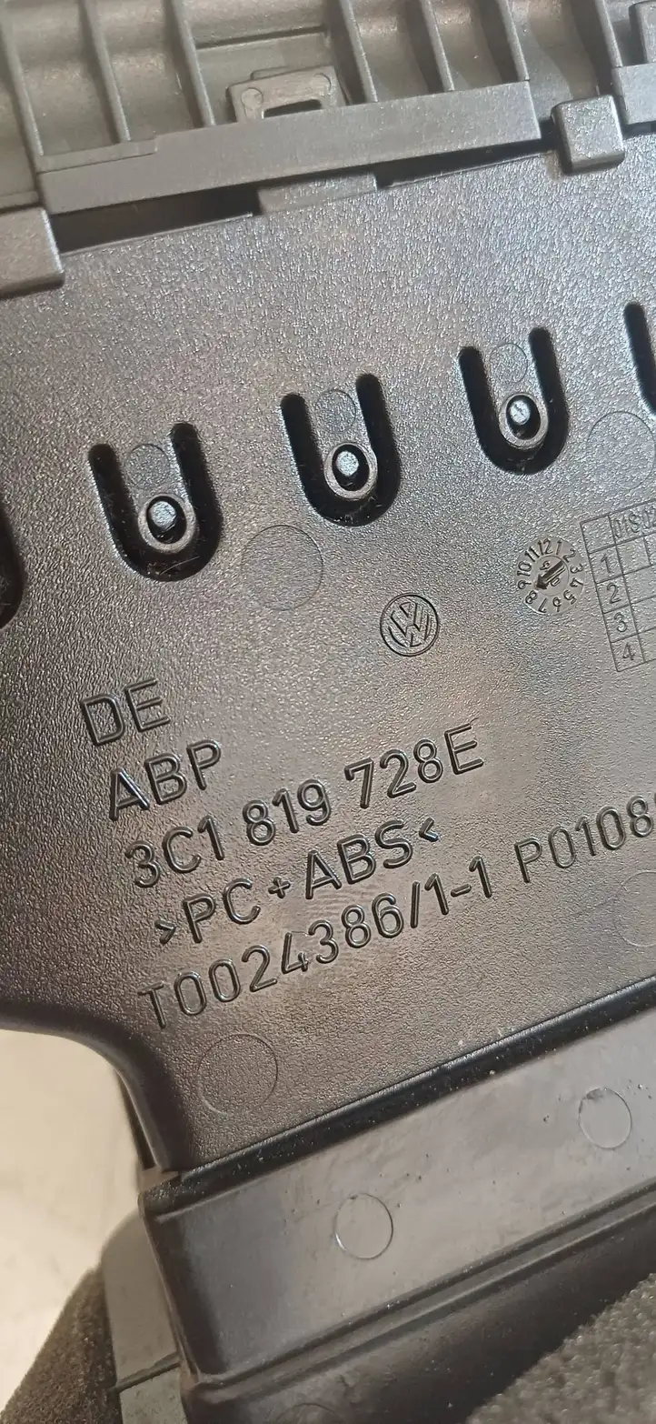Volkswagen PASSAT B6 (2005 - 2010) 3C1819728E Центральный воздушный дефлектор — фото 3
