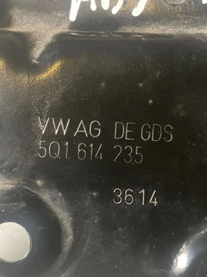 Volkswagen Golf VII (2013 - 2019) 5Q1614235 Кронштейн блока ABS — фото 2