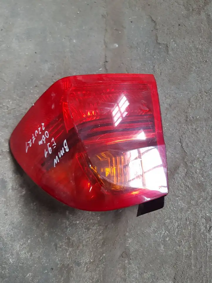 BMW 3 E90 E91 (2005 - 2012) 7160062 Задний фонарь в кузове — фото 1