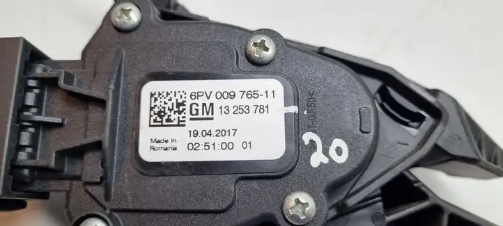 Opel Zafira C (2016 - 2019) 13253781 Педаль акселератора — фото 3