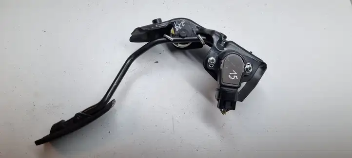 Toyota Corolla Verso AR10 (2004 - 2009) 8928152021 Педаль акселератора — фото 2