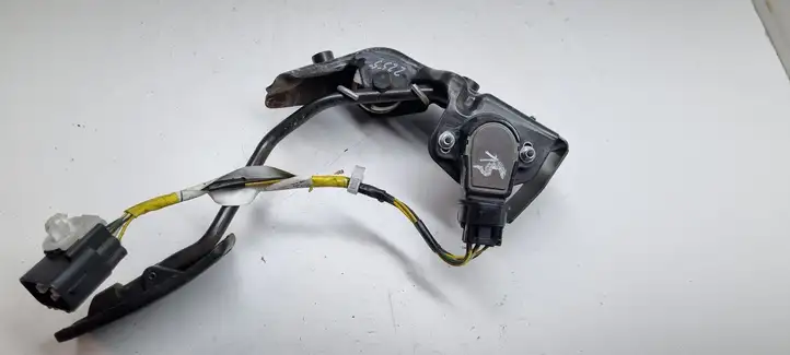 Toyota Avensis T250 (2003 - 2006) 8928152021 Педаль акселератора — фото 2