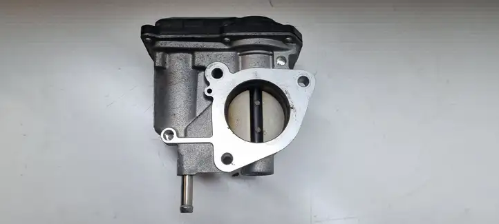 Toyota Yaris (2014 - 2019) 2203047040 Дроссельная заслонка — фото 1