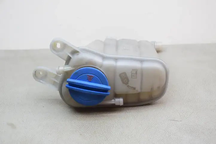 Audi A5 8T 8F (2007 - 2011) 8K0121405G Расширительный бачок — фото 4