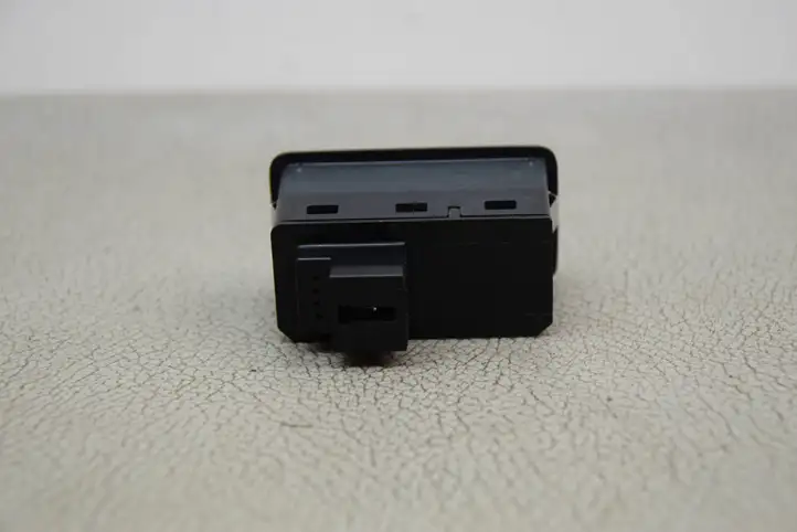 Audi A4 S4 B9 (2015 - 2019) 4G0959831D Кнопка закрытия багажника — фото 4