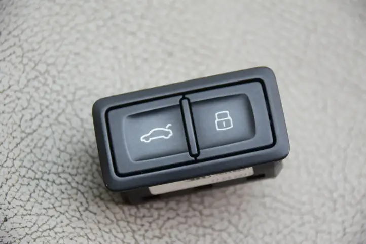 Audi A4 S4 B9 (2015 - 2019) 4G0959831D Кнопка закрытия багажника — фото 7