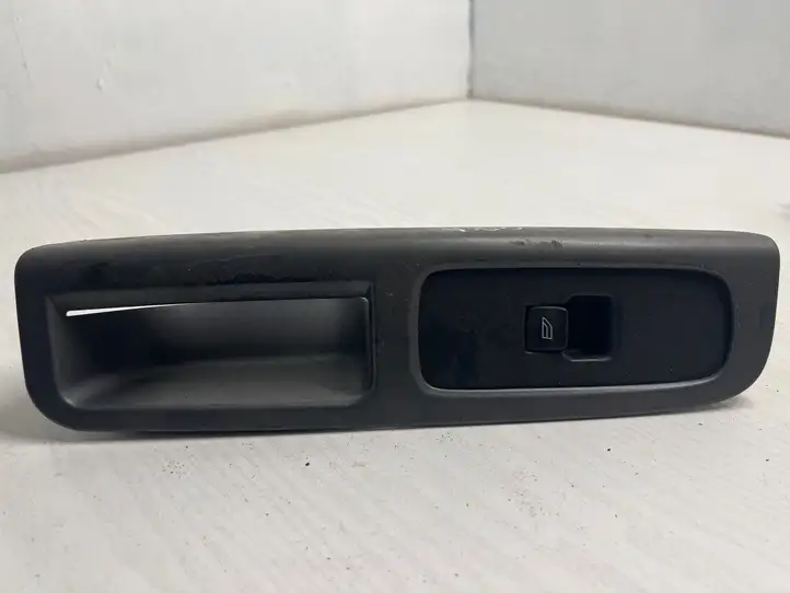 Volvo V50 (2008 - 2012) 8679474 Кнопка стеклоподъемников — фото 1