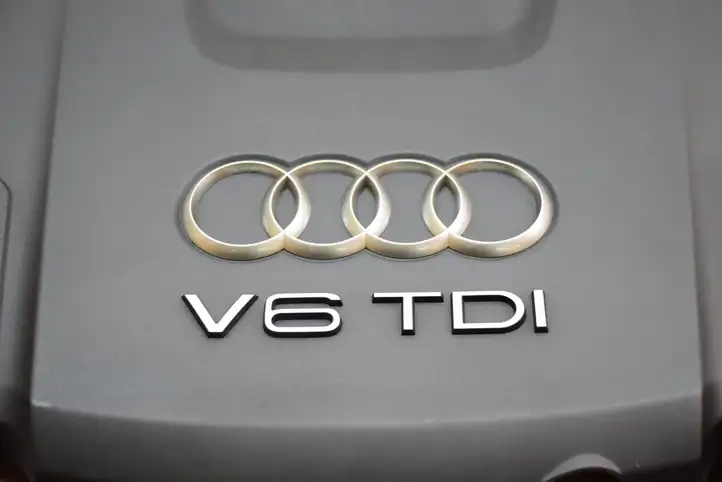 Audi A4 S4 B9 (2015 - 2019) 059103925C Крышка двигателя декоративная — фото 8