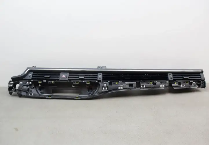 Audi A4 S4 B9 (2015 - 2019) 8W1820902E Воздушная решетка панели — фото 1