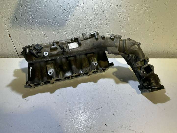 Opel Astra (2009 - 2012)  8973858235 Деталь (детали) канала забора воздуха