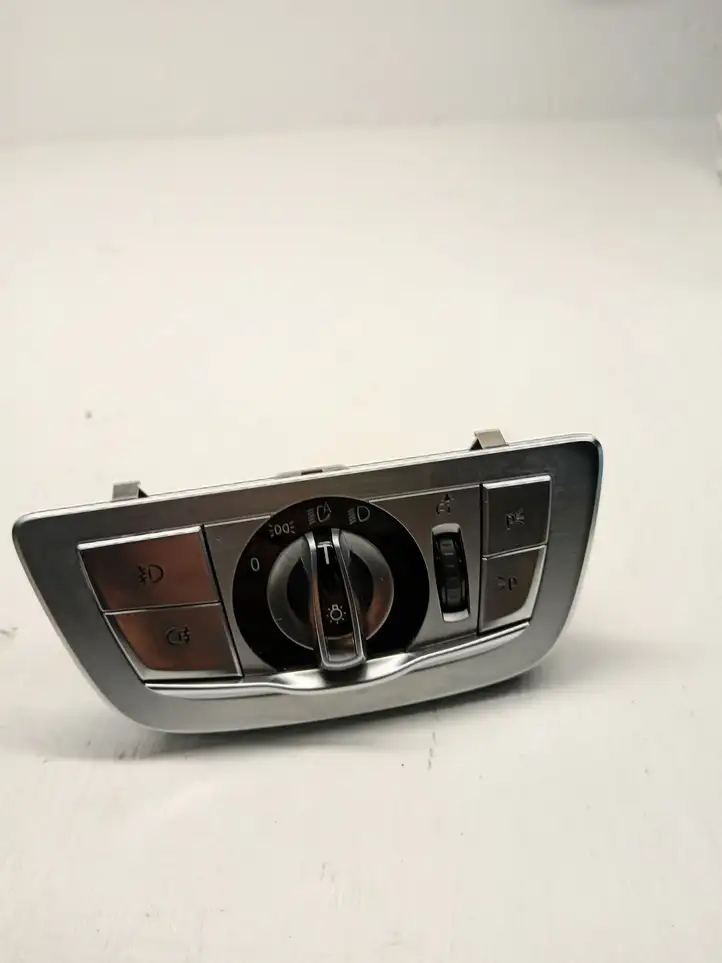BMW 7 G11 G12 (2015 - 2022) 9388939 Включатель фонарей — фото 1