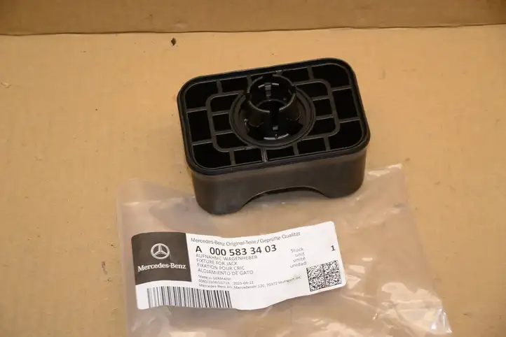 Mercedes-Benz A W177 AMG (2018 - ) A0005833403 Подушка домкрата — фото 3
