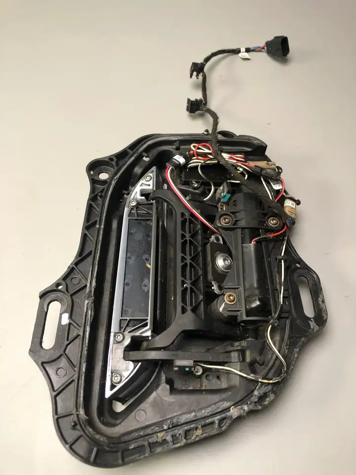 Tesla Model S (2016 - 2021) 100737501M Наружная ручка задней двери — фото 4