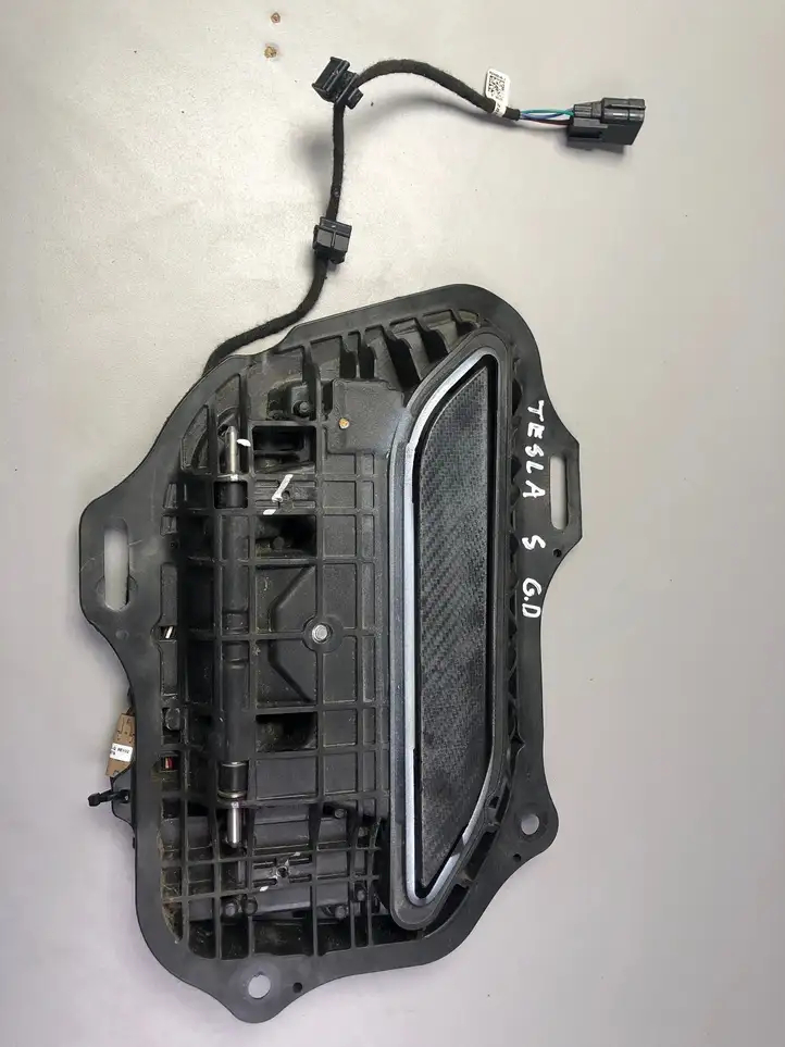 Tesla Model S (2016 - 2021) 100737401M Наружная ручка задней двери — фото 1