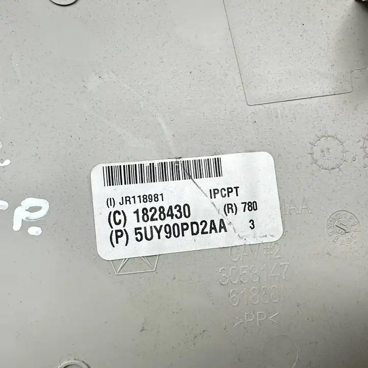 Chrysler Pacifica (2016 - ) 5UY90PD2AA Отделка внутренней панели салона — фото 5