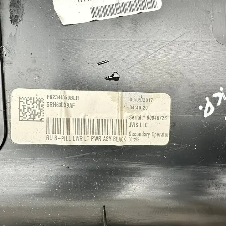Chrysler Pacifica (2016 - ) 5RH63DX9AF Нижняя обшивка стойки B — фото 7