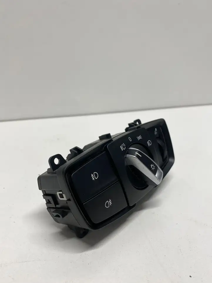 BMW X5 F15 (2013 - 2017) 9865813 Включатель фонарей — фото 2