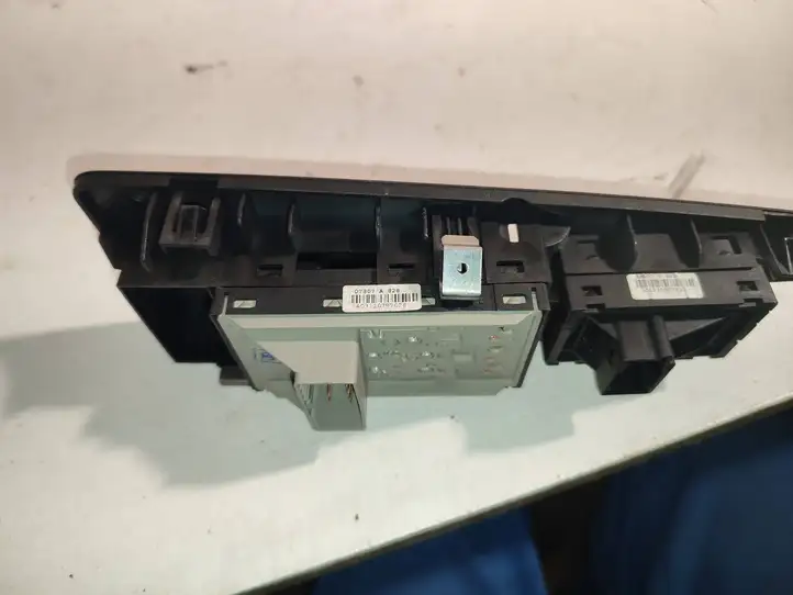 Fiat Grande Punto (2005 - 2014) 735423372 Блок кнопок стеклоподъемников — фото 4