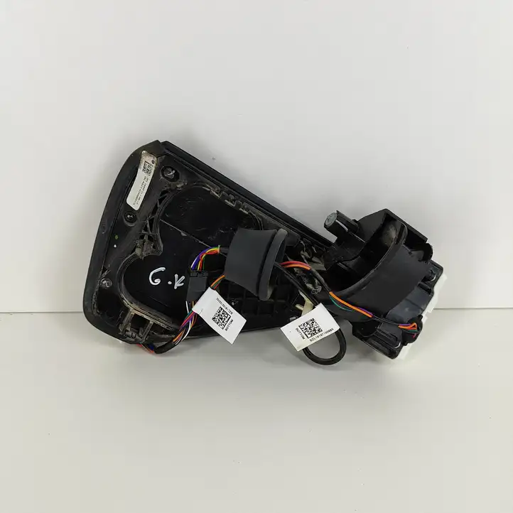Tesla Model 3 (2017 - 2023) 144605100E Отделка лючка топливного бака — фото 7