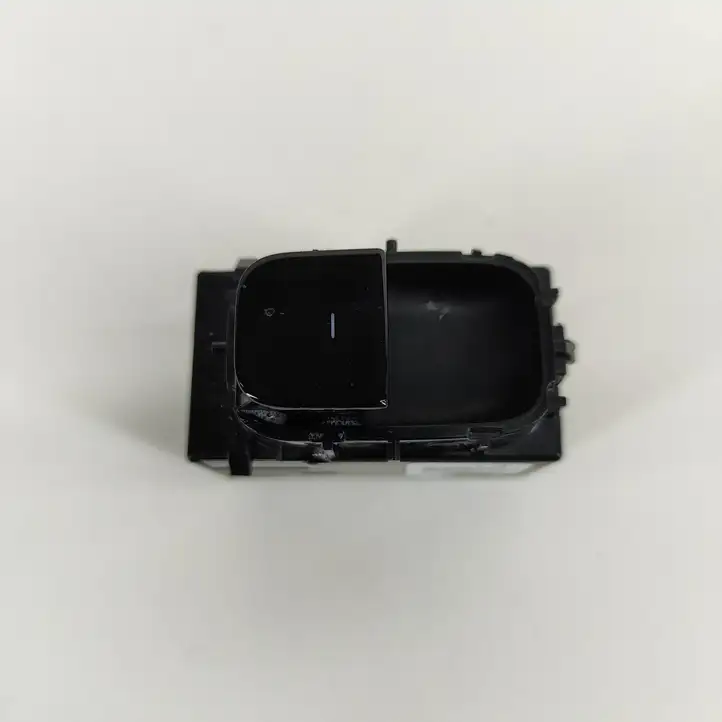 Tesla Model 3 (2017 - 2023) 108103801E Кнопка стеклоподъемников — фото 1