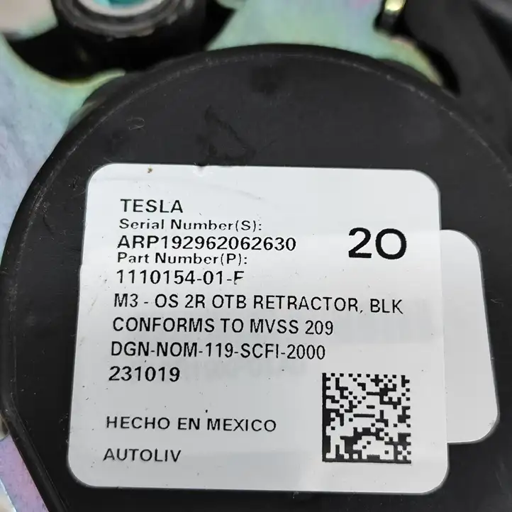 Tesla Model 3 (2017 - 2023) 111015401F Задний ремень безопасности — фото 6