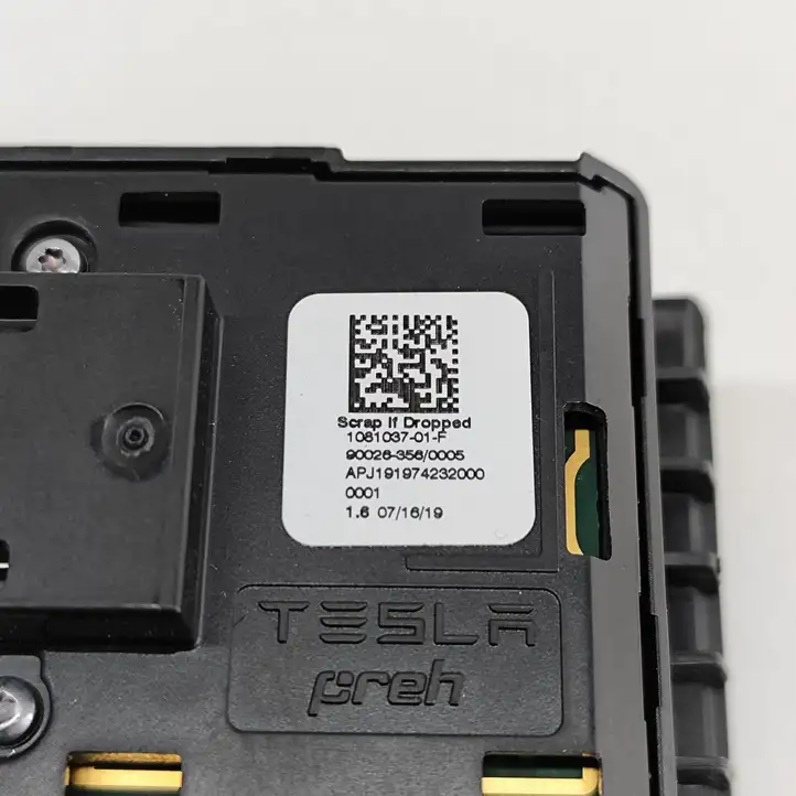 Tesla Model 3 (2017 - 2023) 108103701F Кнопка стеклоподъемников — фото 6