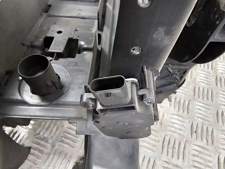 Ford Kuga II (2013 - 2019) FV448473E Дефлектор воздуха — фото 3