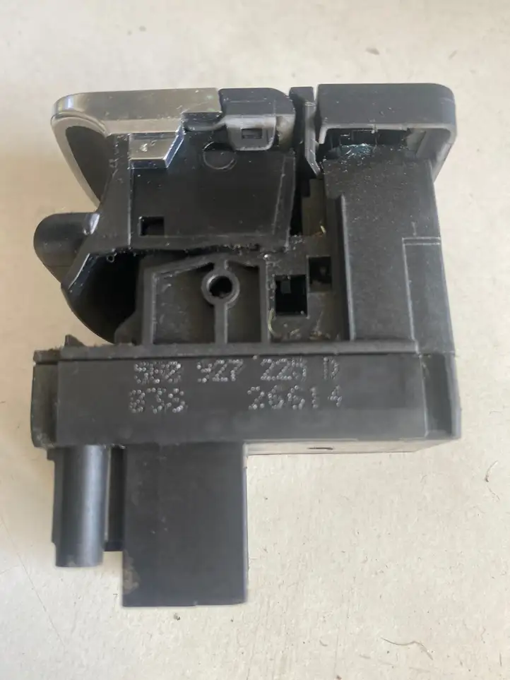 Volkswagen Golf VII (2013 - 2019) 5G0927225D Кнопка ручного тормоза — фото 2
