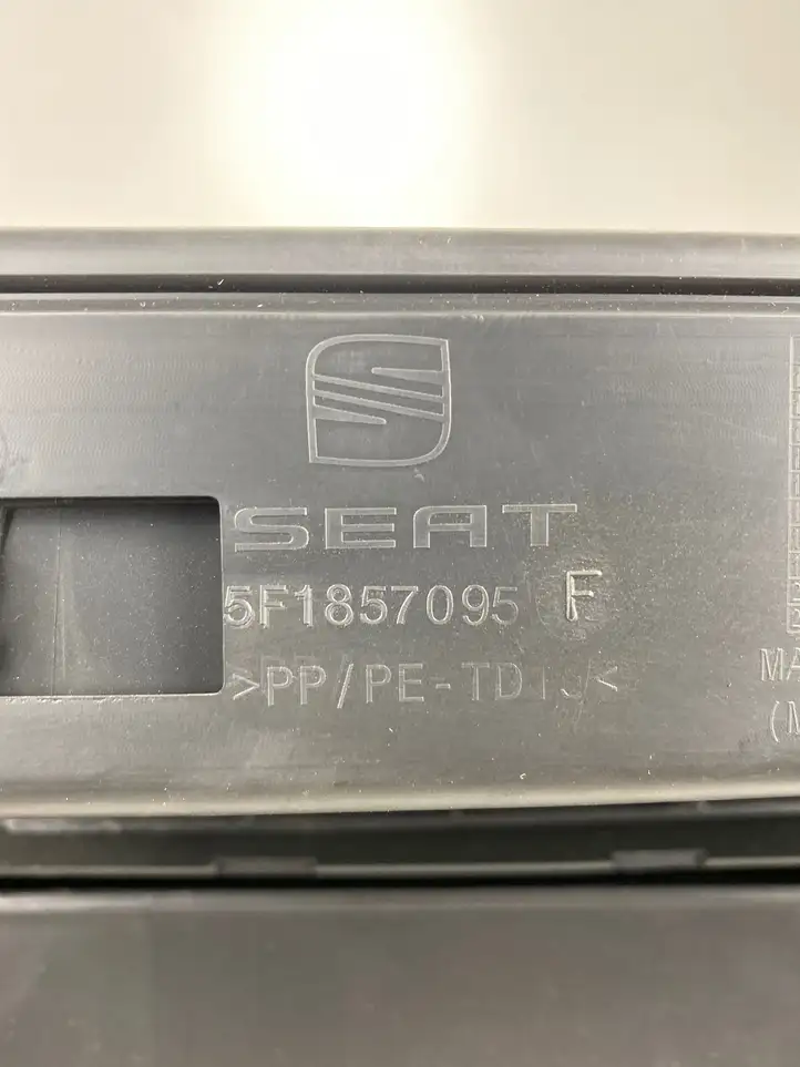 Seat Leon (5F) (2012 - 2019) 5F1857095 Бардачок в сборе — фото 6