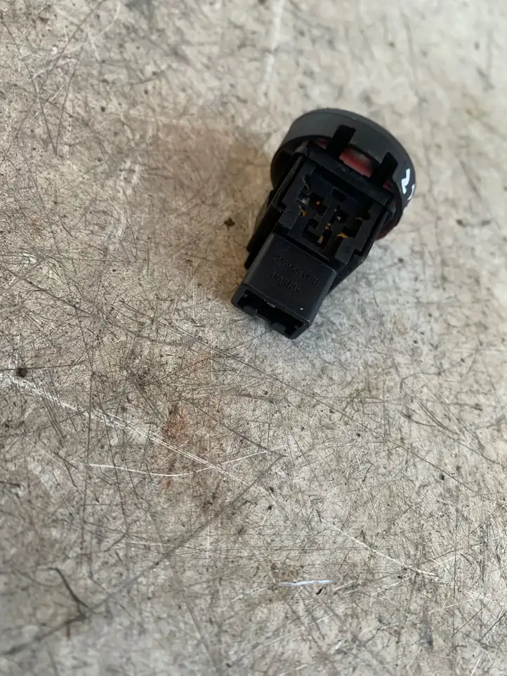 Nissan Juke I F15 (2010 - 2018) 06019 Включатель аварийных фонарей — фото 2