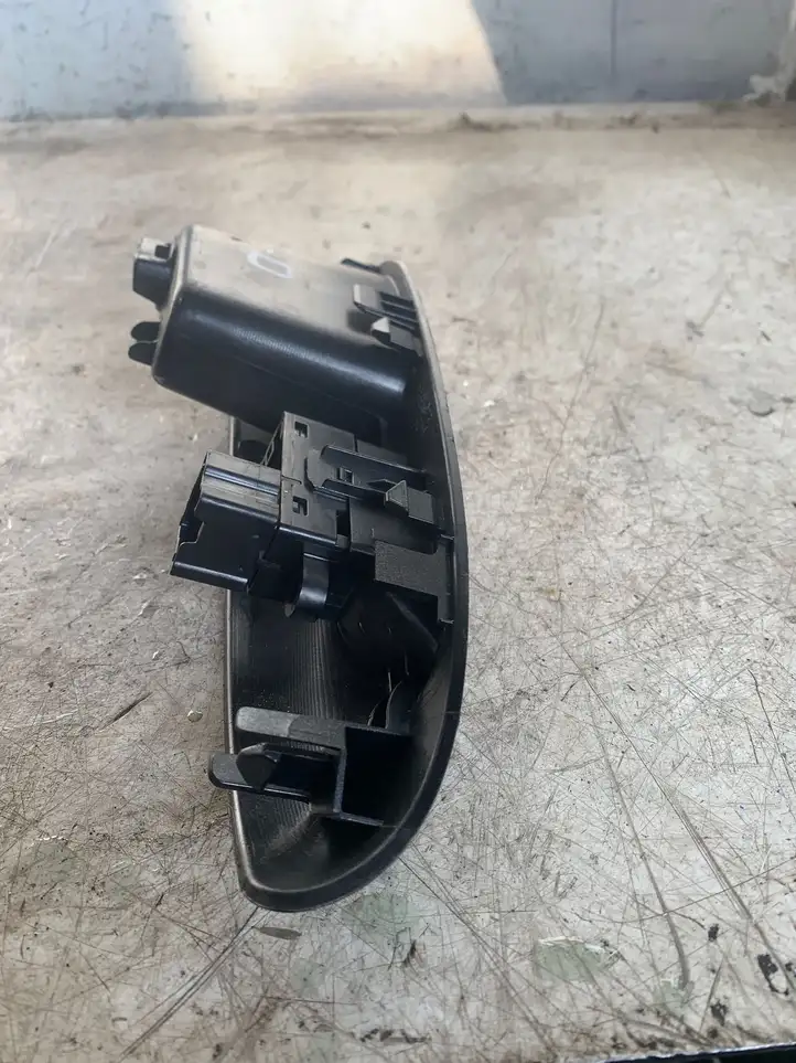 Nissan Juke I F15 (2010 - 2018) 829601ka2a Блок кнопок стеклоподъемников — фото 1