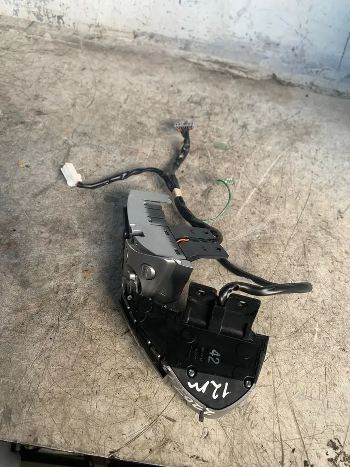 Nissan Juke I F15 (2010 - 2018) Кнопки на рулевом колесе — фото 1