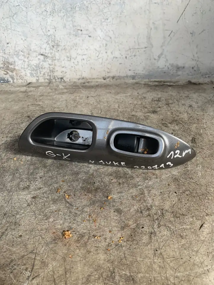 Nissan Juke I F15 (2010 - 2018) 829611ka2a Блок кнопок стеклоподъемников — фото 1