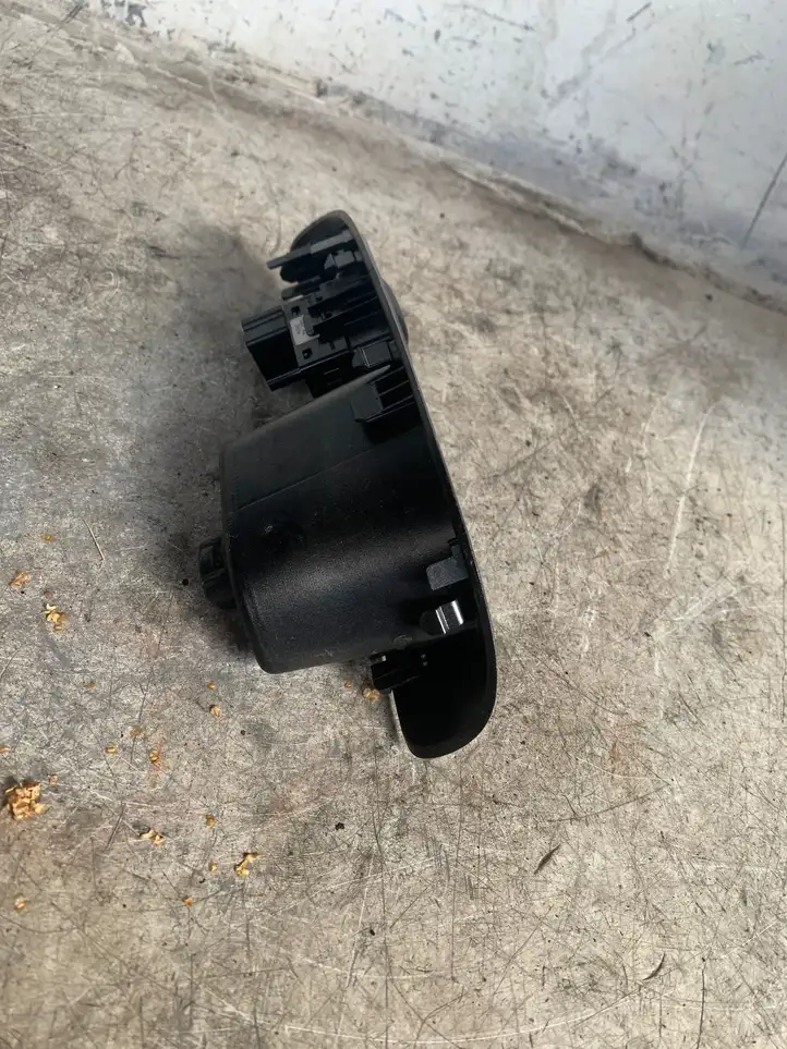 Nissan Juke I F15 (2010 - 2018) 829611ka2a Блок кнопок стеклоподъемников — фото 2