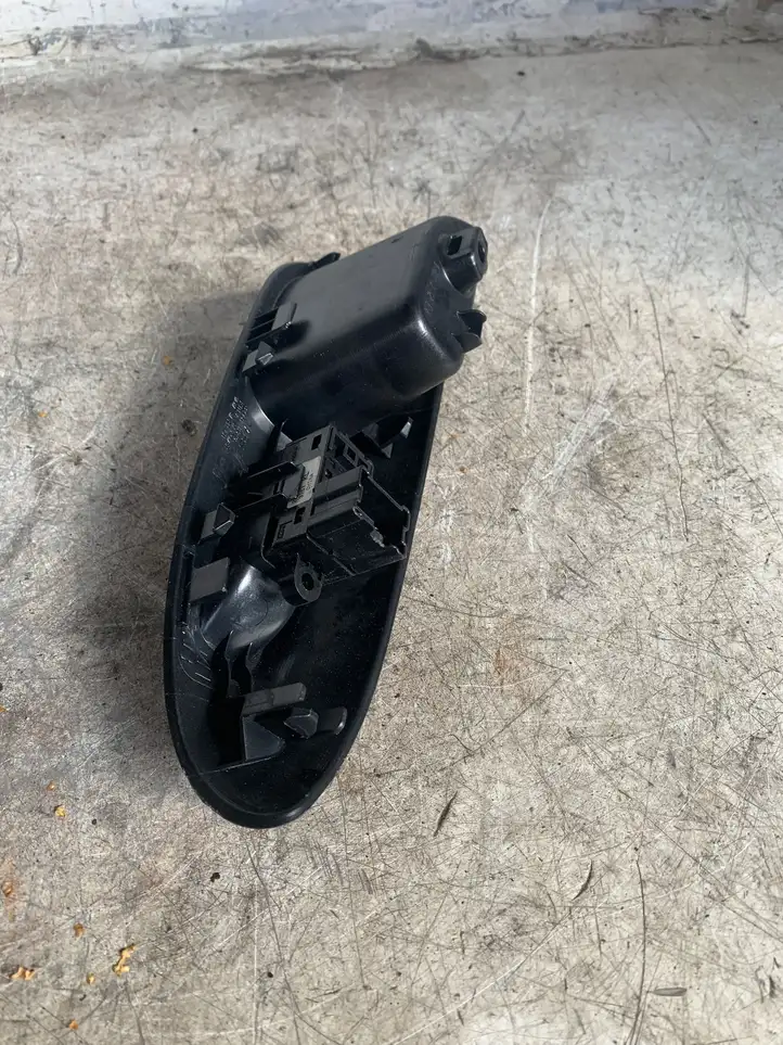 Nissan Juke I F15 (2010 - 2018) 829611ka2a Блок кнопок стеклоподъемников — фото 3