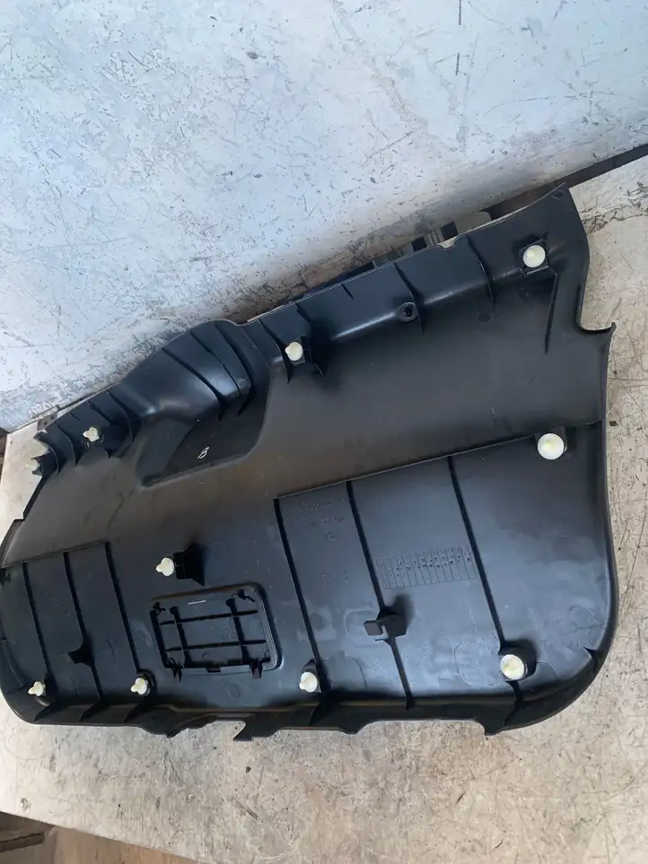 Nissan Juke I F15 (2010 - 2018) 909011kb0a Комплект обшивки крышки багажника — фото 1