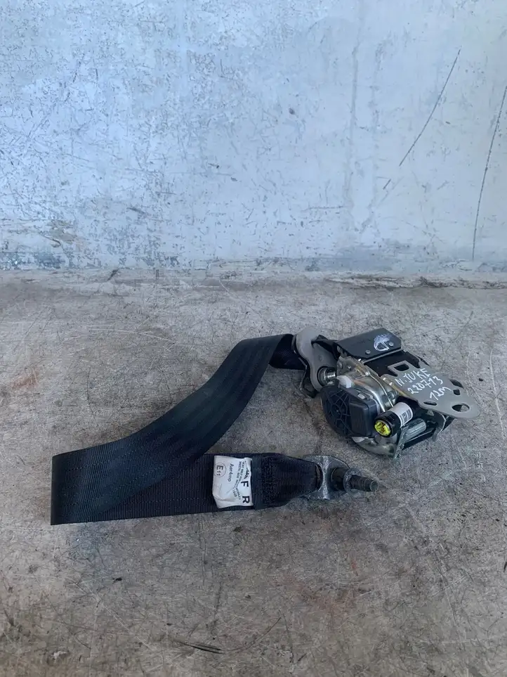 Nissan Juke I F15 (2010 - 2018) 617969800a Передний ремень безопасности — фото 1